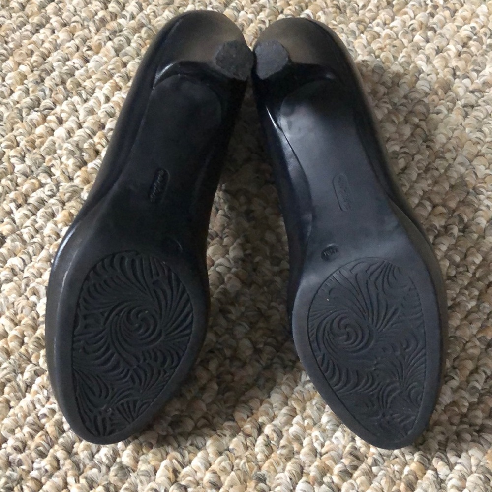 EUC Comfortable black heels - Picture 5 of 5